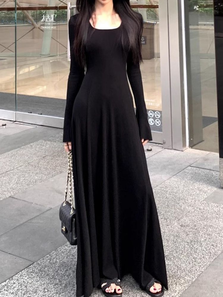 2025秋冬季新款法方u领喇叭袖连衣裙女高级感气质收腰显瘦裙子