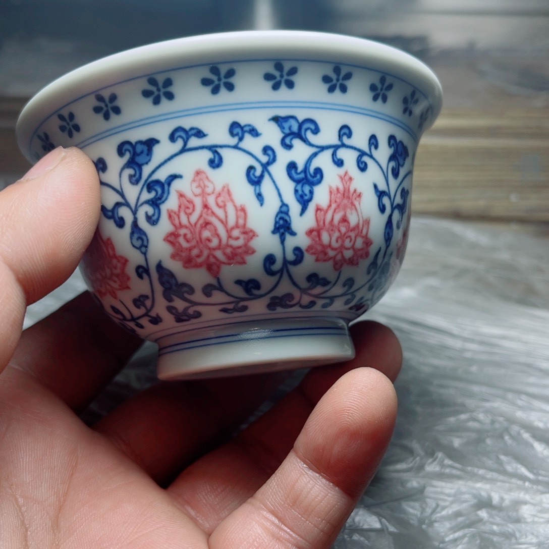 亟*西釉绿红缠枝莲压手杯