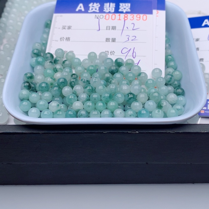 雅***了翡翠未镶嵌手链多样性