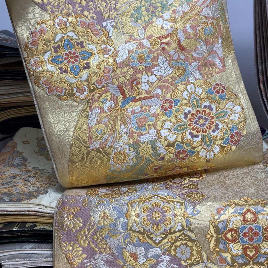 大***巴织绣织锦技艺高超的