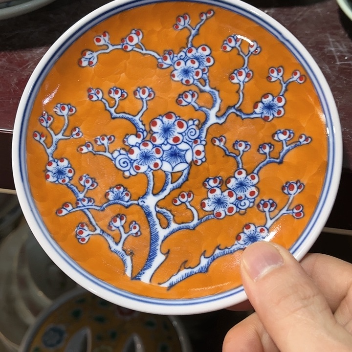 瓷片//////直径13.5厘米。红西西。