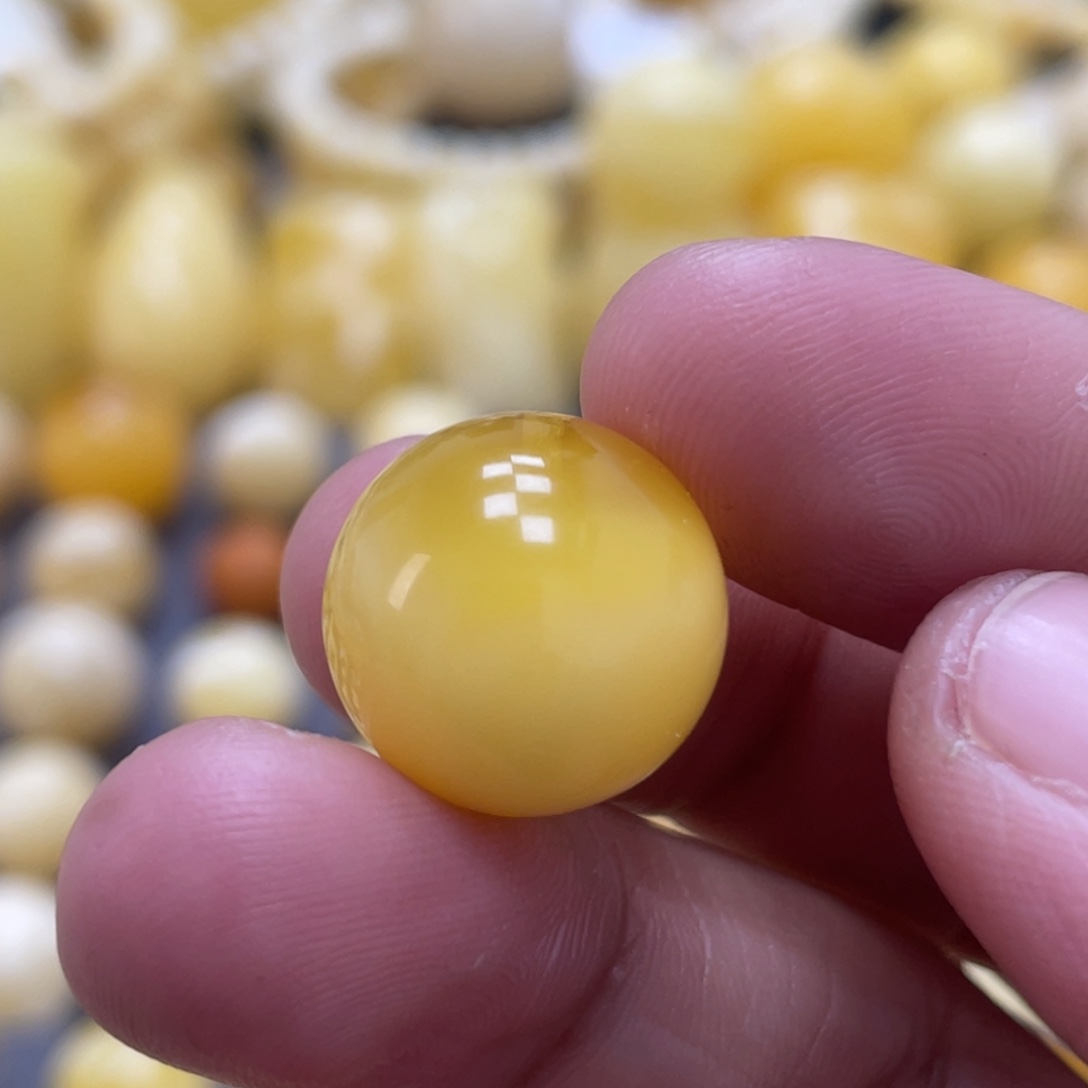 蜜蜡未镶嵌裸石15.4mm瑕