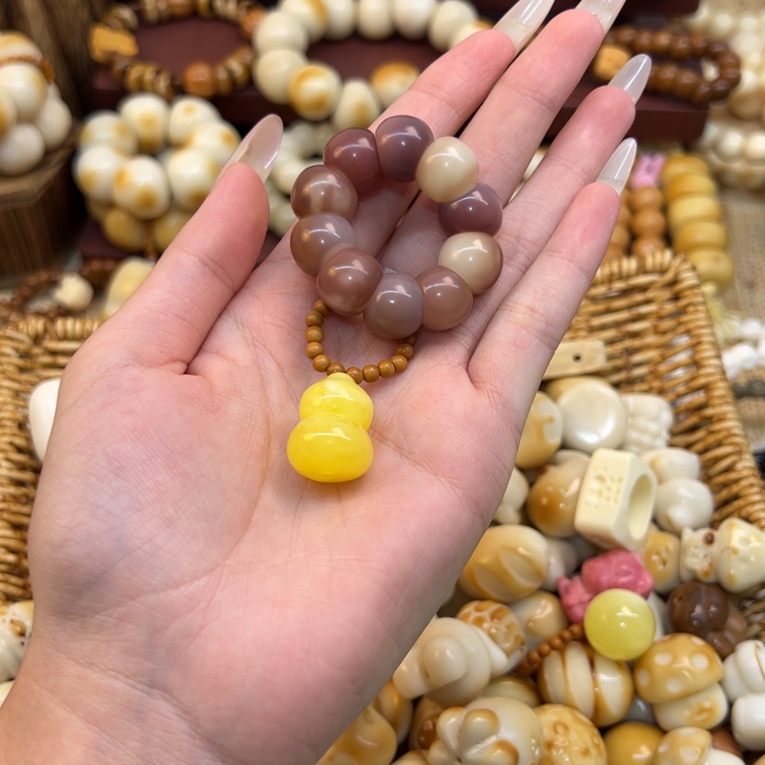 坦***活菩提根/象牙果吊坠搭配葫芦