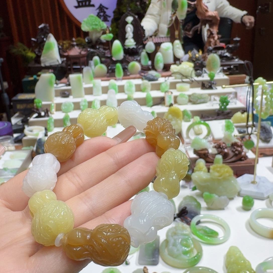 和田玉未镶嵌颈饰多宝白菜