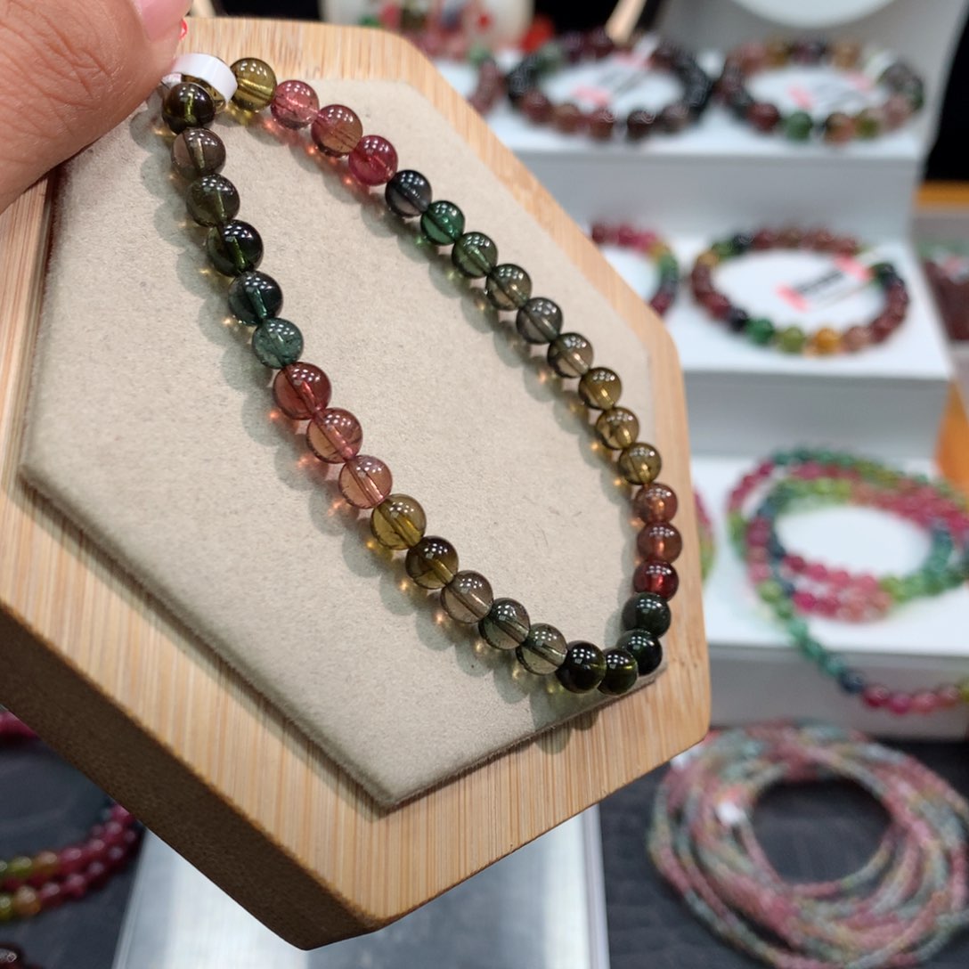 碧玺手链未镶嵌    5.8mm。