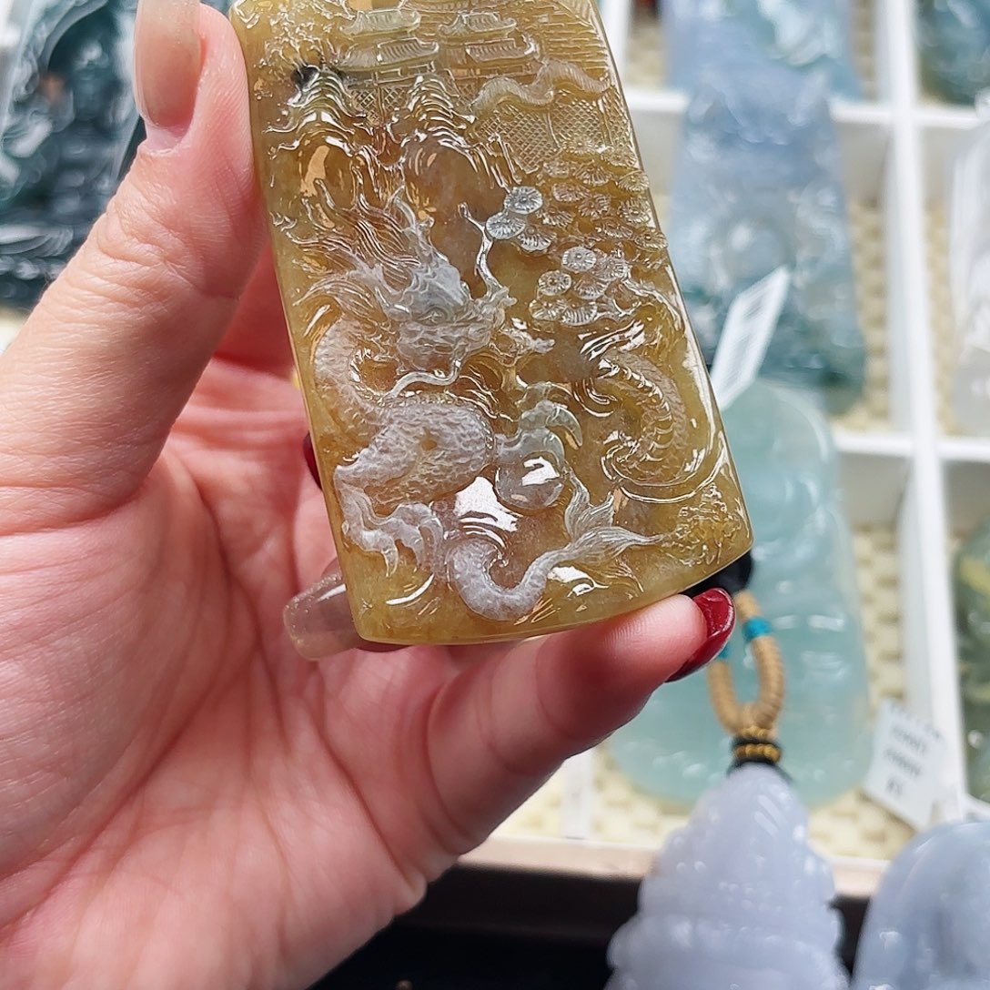 翡翠颈饰未镶嵌西*夫山水龙