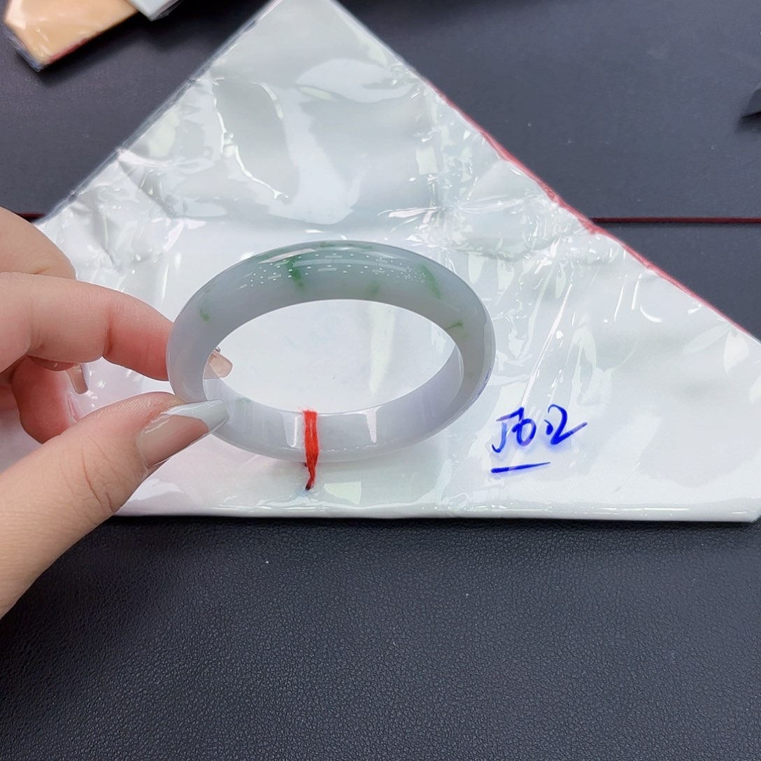 翡翠手镯未镶嵌手镯