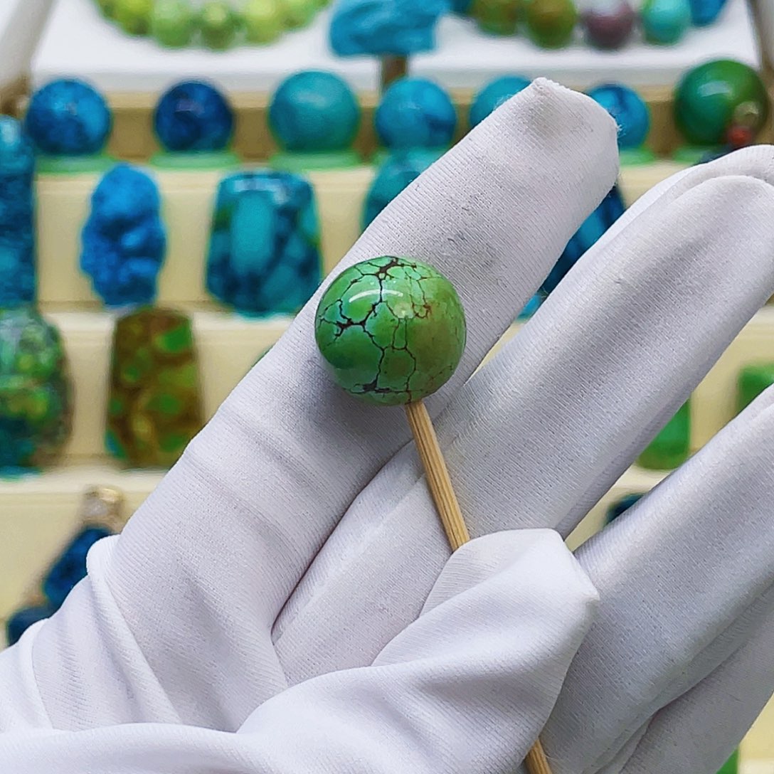 绿松石未镶嵌颈饰