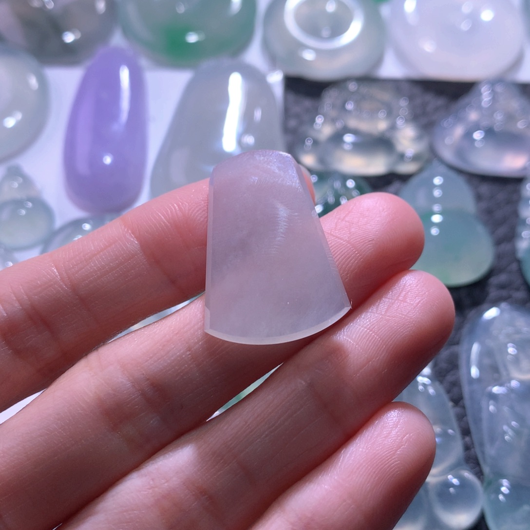 翡翠未镶嵌颈饰无事牌