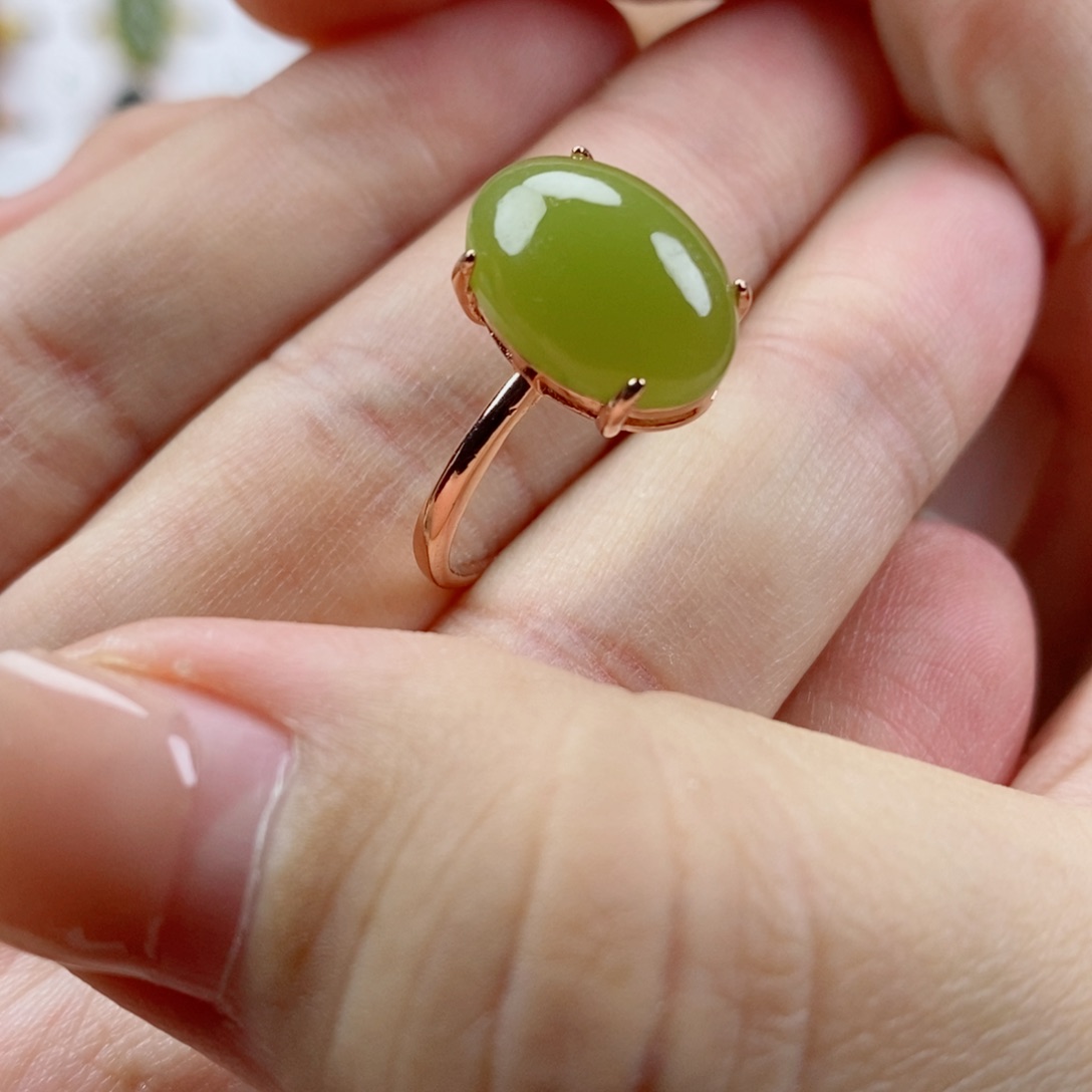 未镶嵌戒指和田玉