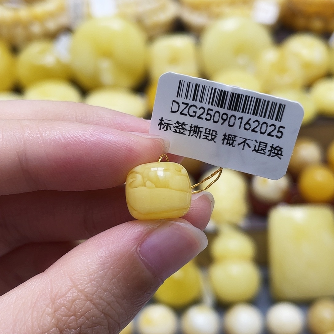琥珀未镶嵌裸石11.3*9.4mm妖花老型珠