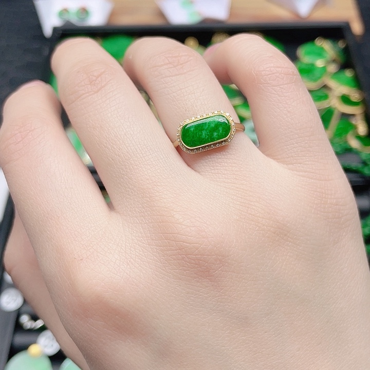 翡翠戒指18K金镶嵌天然翡翠