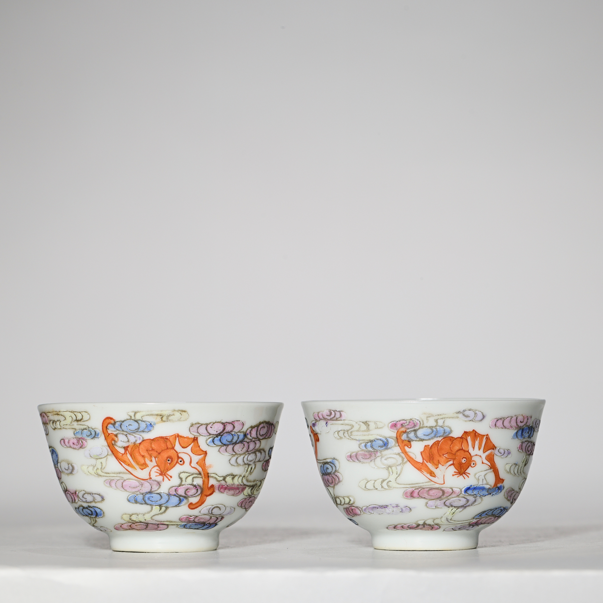 3967民国·粉彩云蝠纹杯一对【古董拍卖】