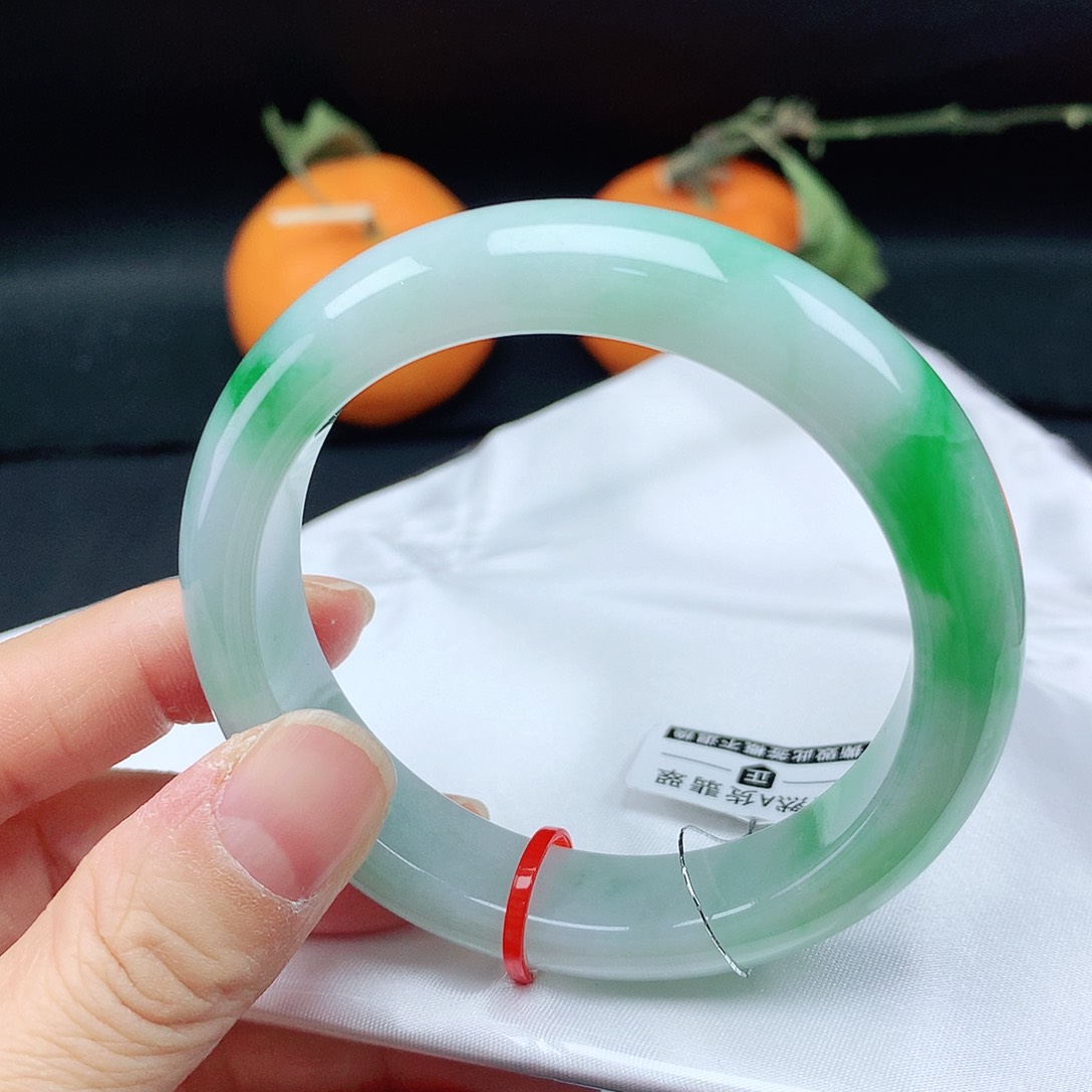 翡翠手镯未镶嵌54圈