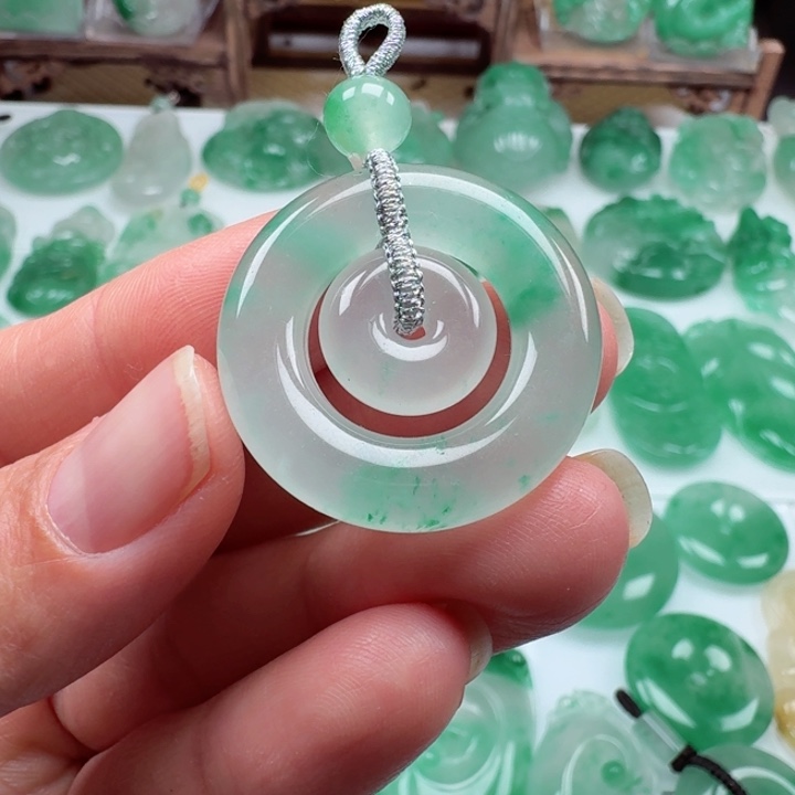 颈饰未镶嵌石英质玉