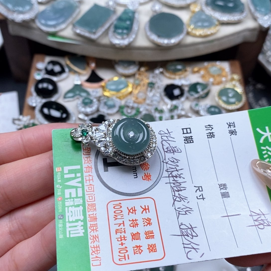 翡翠颈饰未镶嵌翡翠