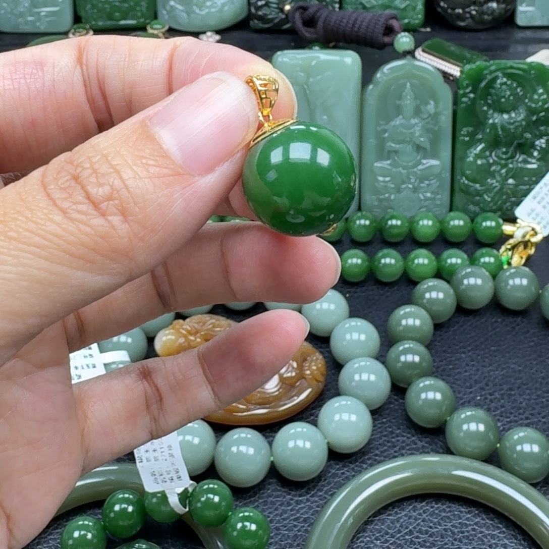 和田玉未镶嵌颈饰