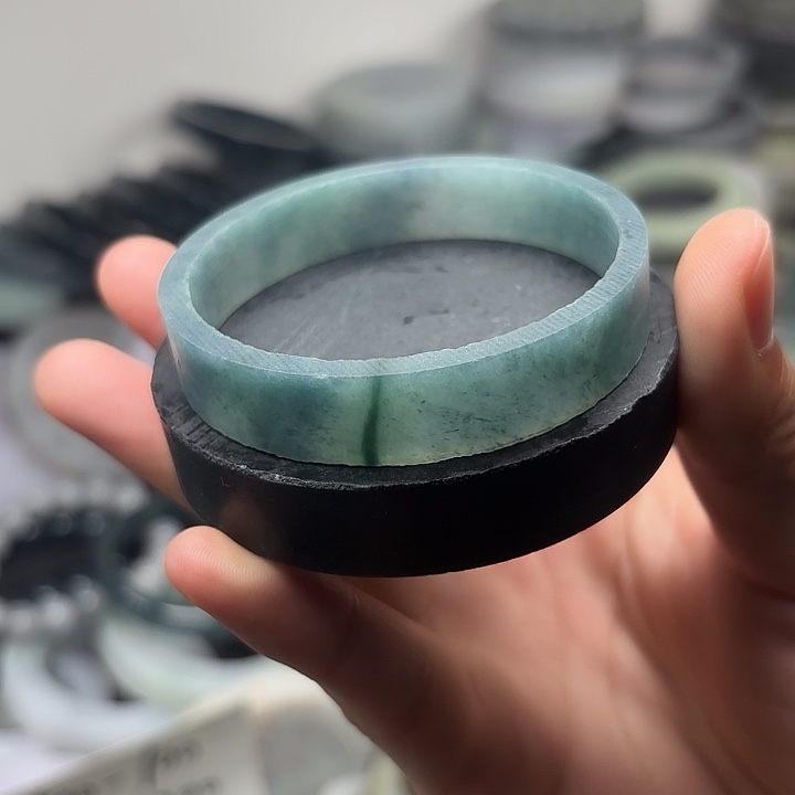 定制翡翠未镶嵌翡翠蓝冰绿飘花翡翠公主镯54以内