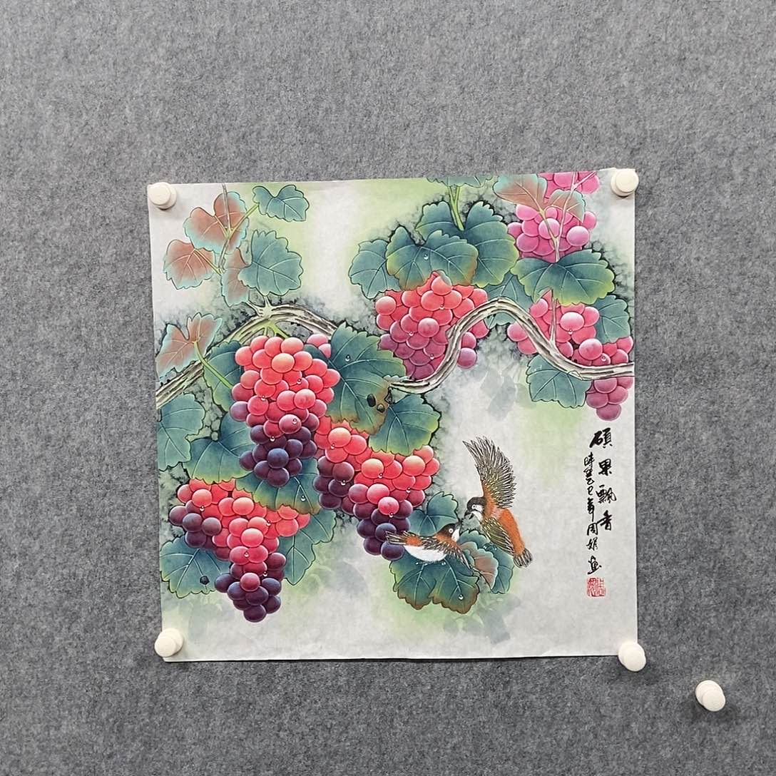 国画四尺斗方工笔葡萄一幅
