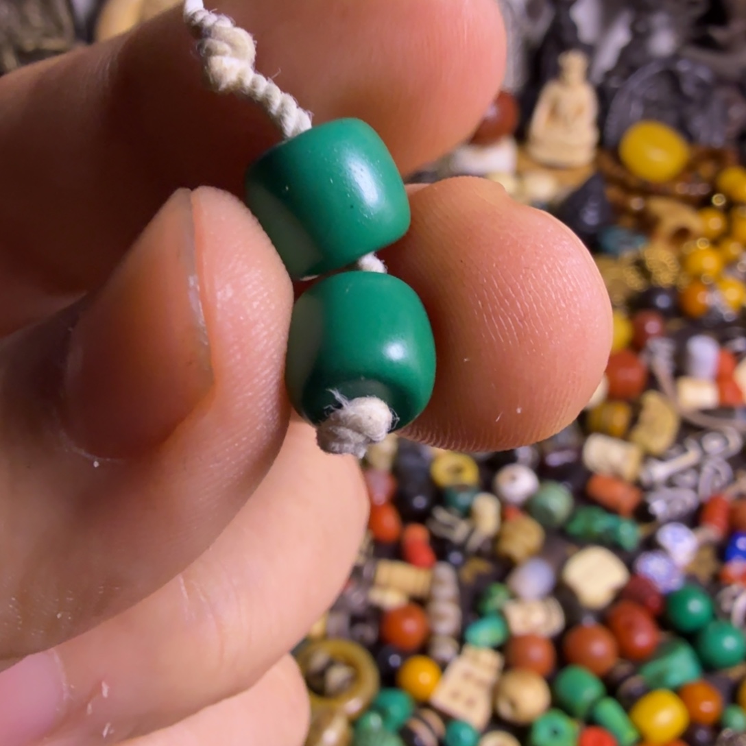 妮***米琉璃颈饰珠子如图