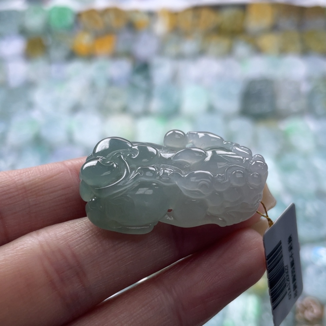 翡翠未镶嵌颈饰貔貅