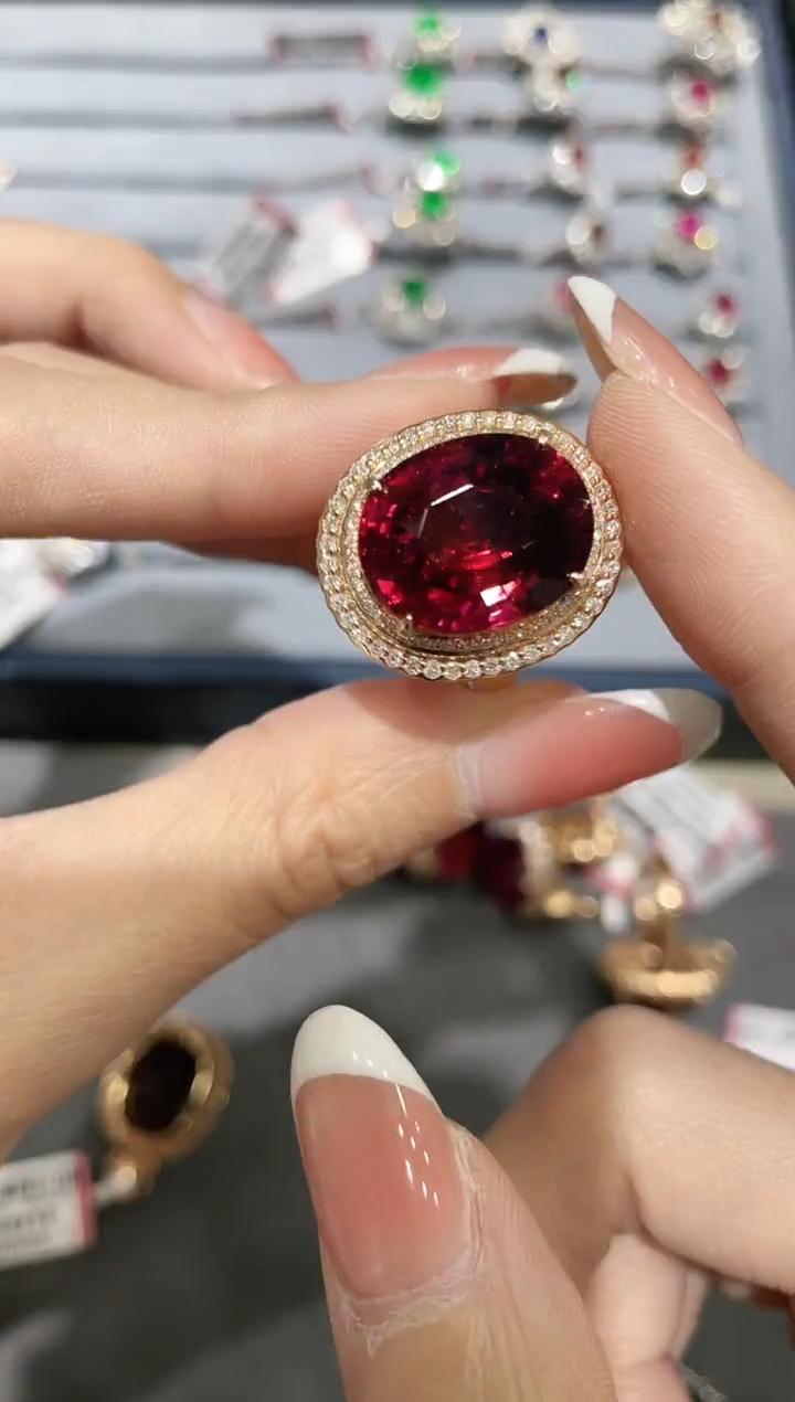 18K金镶嵌天然碧玺戒指