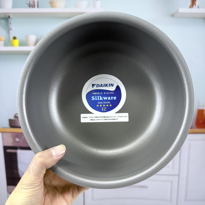 外贸尾单处理日本大金不粘锅胚商标瑕疵歪了