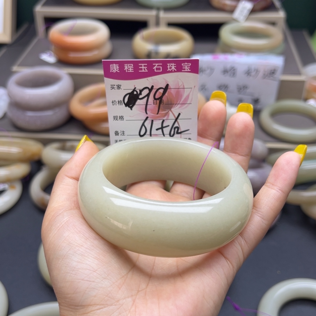 石英质玉（佘太翠）未镶嵌手镯