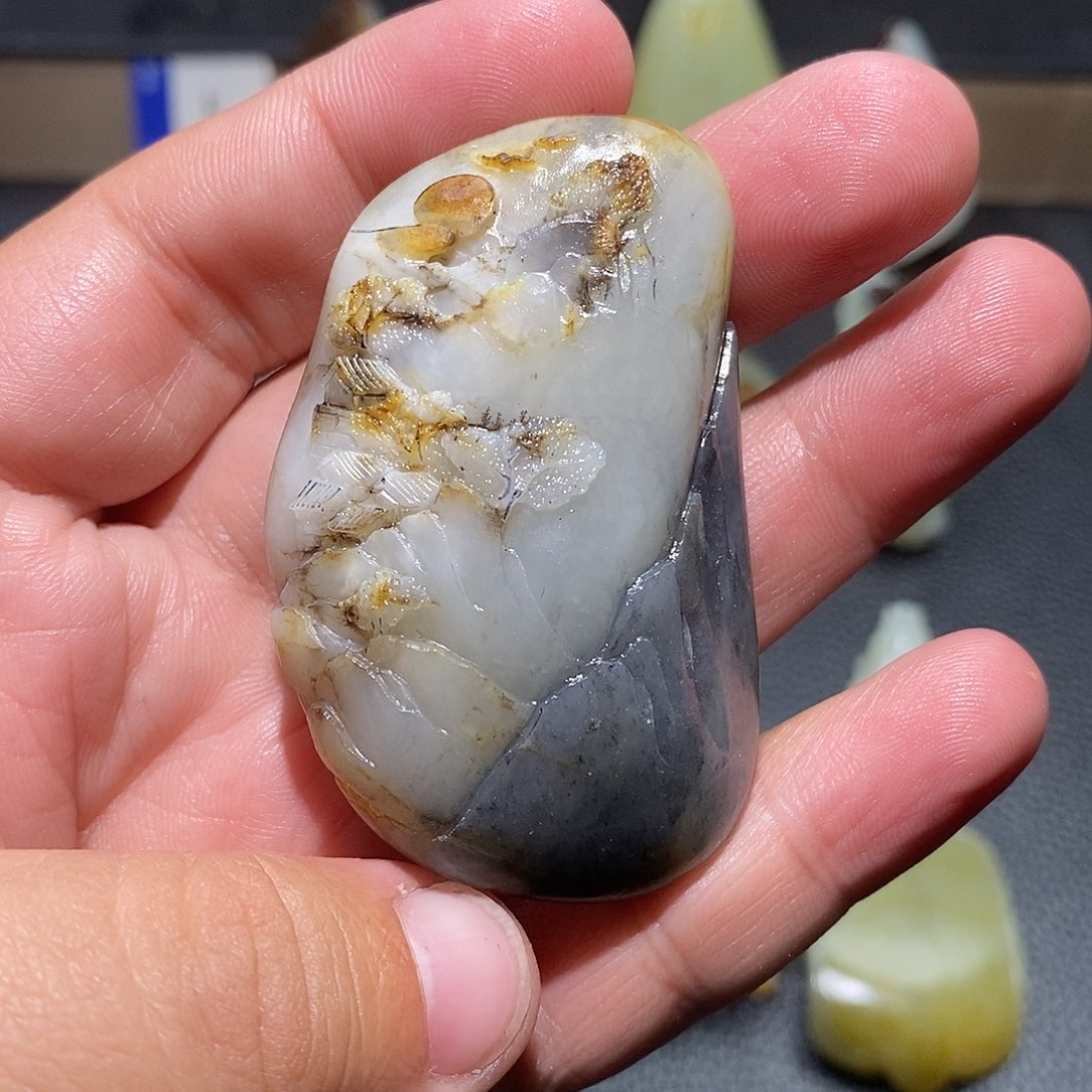 千***行和田玉未镶嵌颈饰定制