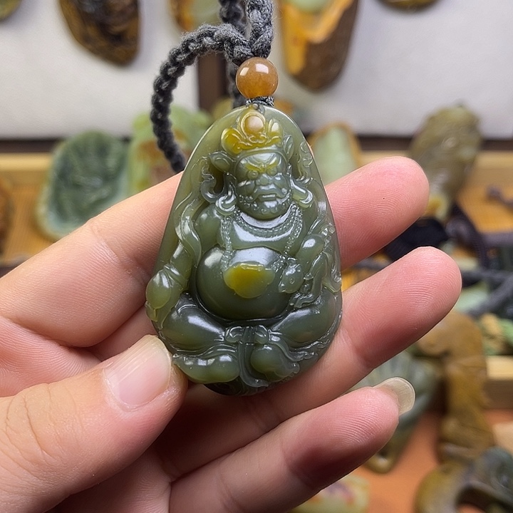未镶嵌透闪石质玉挂件