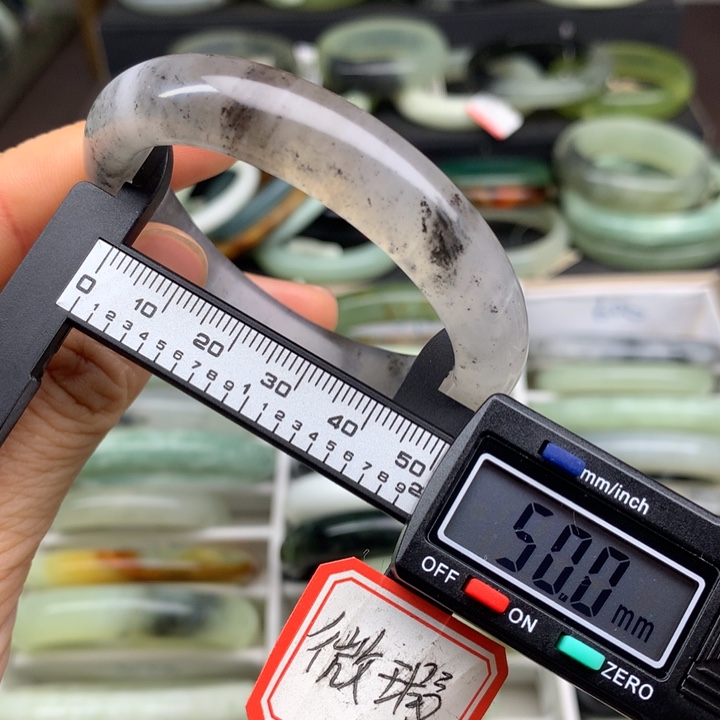 蛇纹石玉未镶嵌手镯568