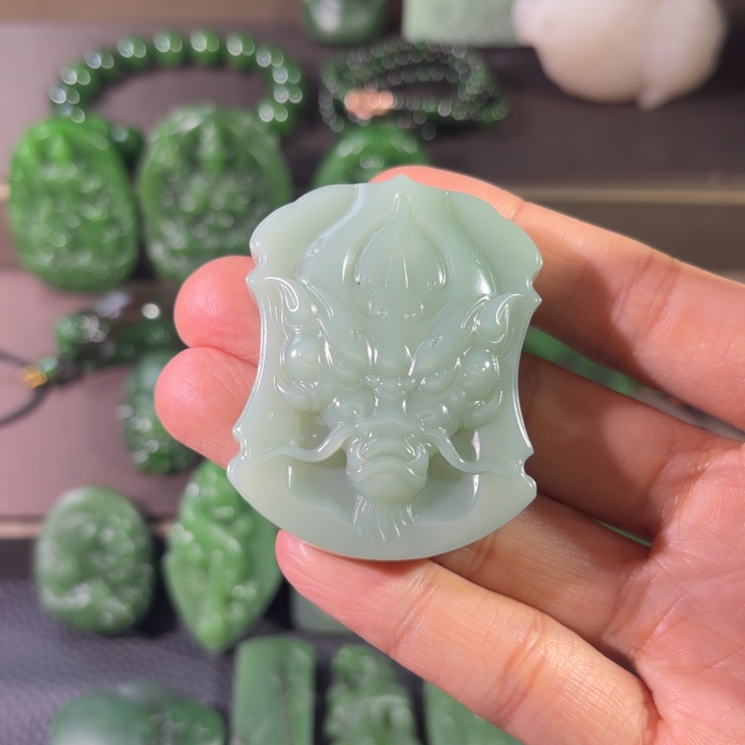 和田玉颈饰未镶嵌定制