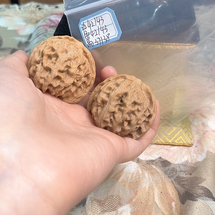 文玩核桃把件苹果园