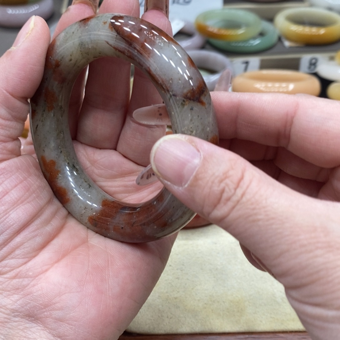 w***o石英岩玉未镶嵌手镯