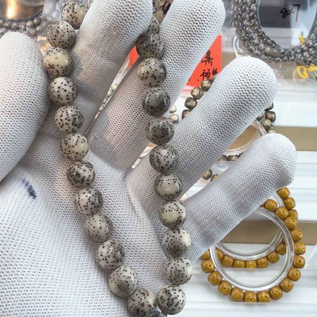 星月菩提吊坠10圆手持