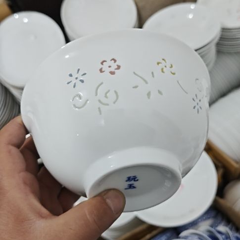 瓷玲珑七彩6寸面碗一个微瑕疵