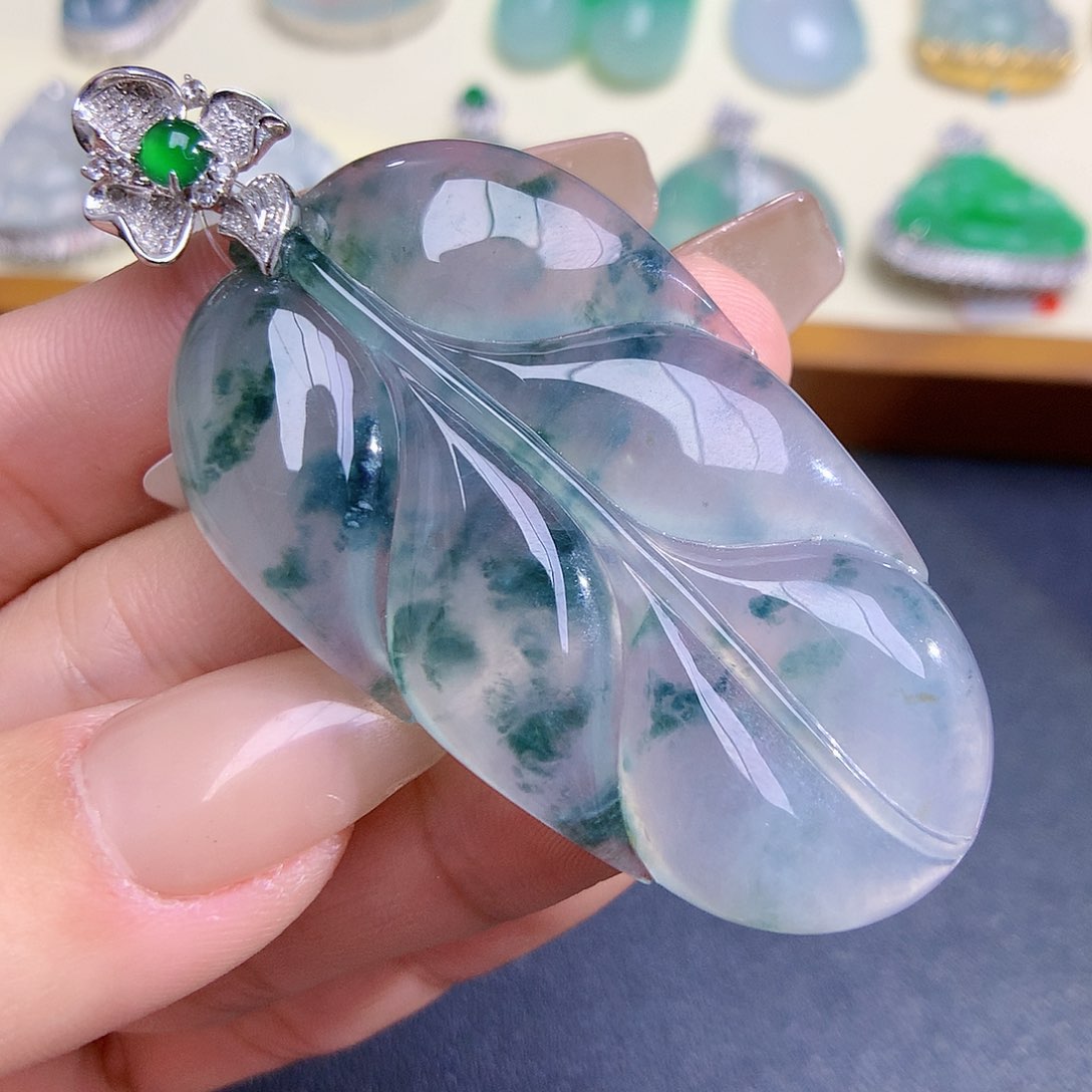 翡翠颈饰18K金镶嵌叶子