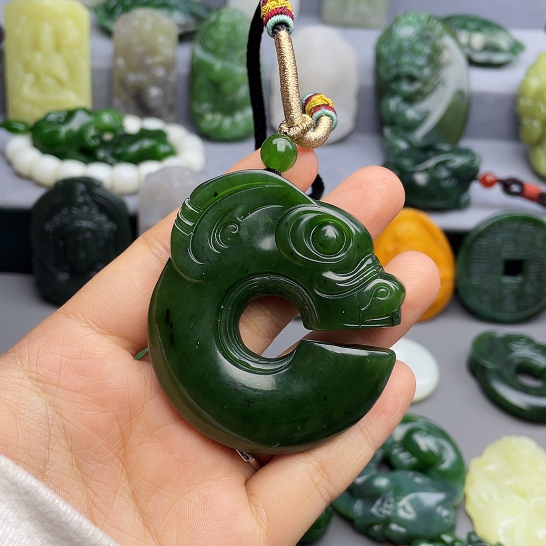 贝***哥和田玉未镶嵌颈饰