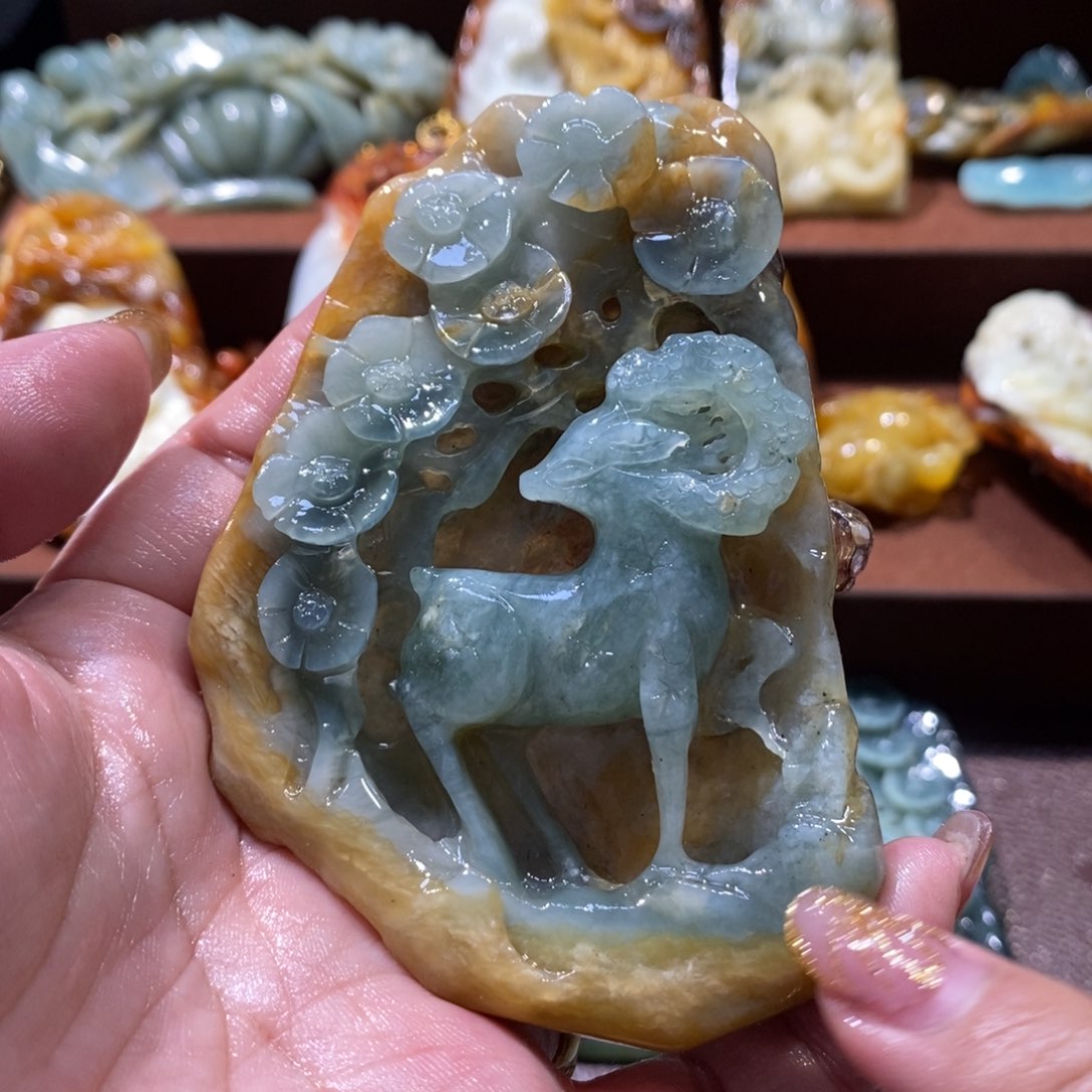 蛇纹石玉颈饰未镶嵌