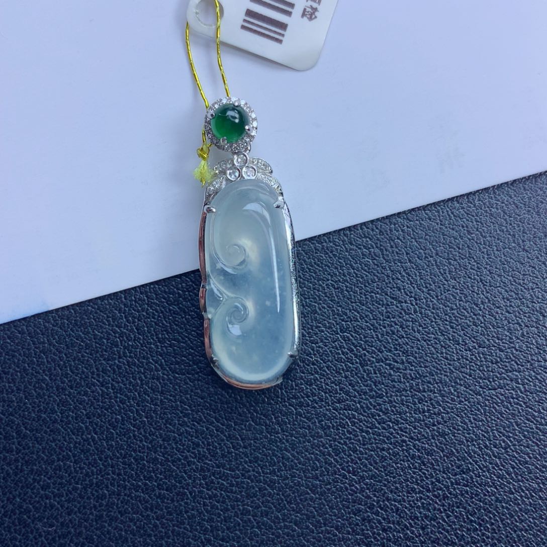 翡翠颈饰未镶嵌如意