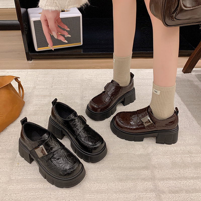 厚底松糕英伦风小皮鞋女2025秋季新款通勤百搭乐福鞋魔术贴单单鞋