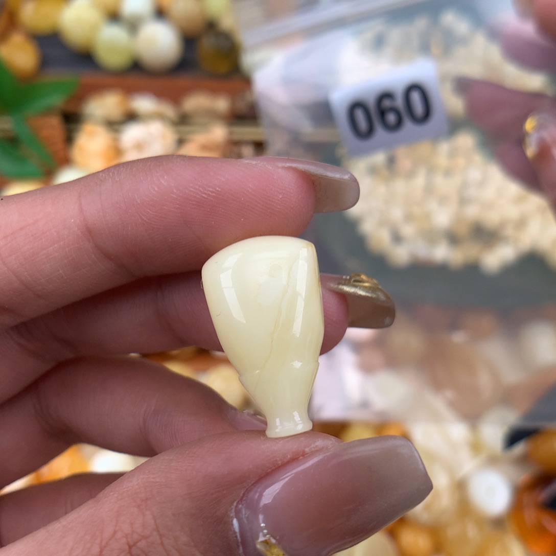 琥珀珠宝奇石未镶嵌13.1