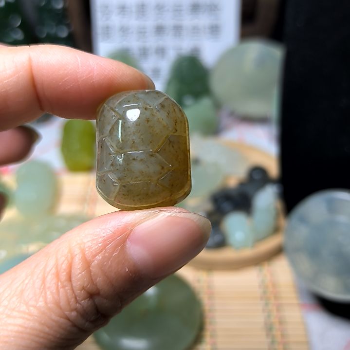 蛇纹石玉颈饰未镶嵌归**兮