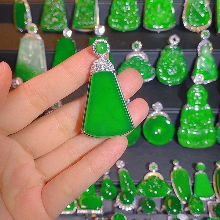 翡翠银S925镶嵌颈饰是