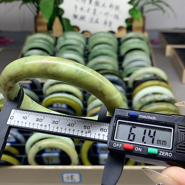 未镶嵌蛇纹石玉手镯89