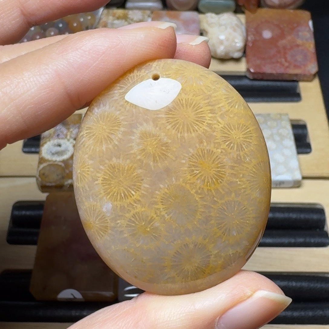 硅化玉冰透黄花花，可盘未镶嵌