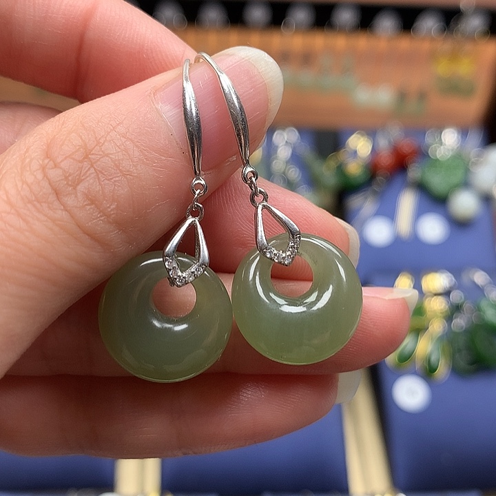 和田玉银S925镶嵌耳饰平安扣15.7左右晴水绿