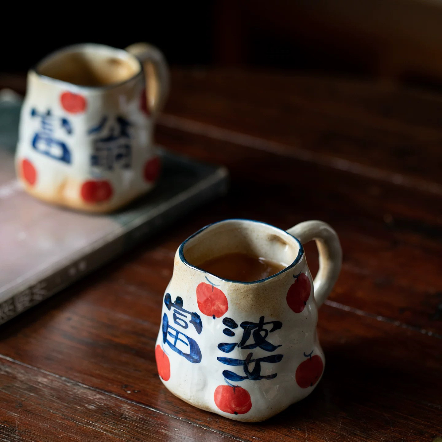 手绘小富婆粗陶釉下彩马克杯