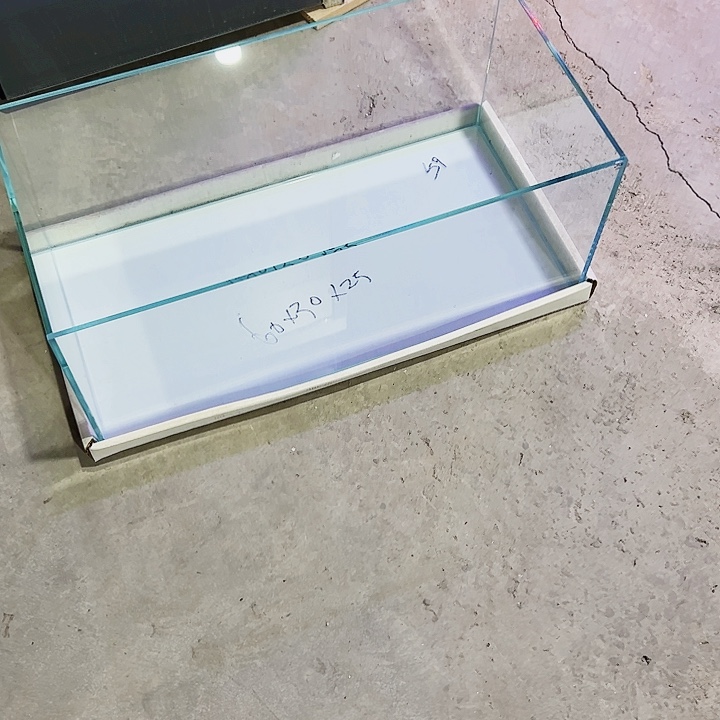 玻璃60.30.25裸缸送垫子