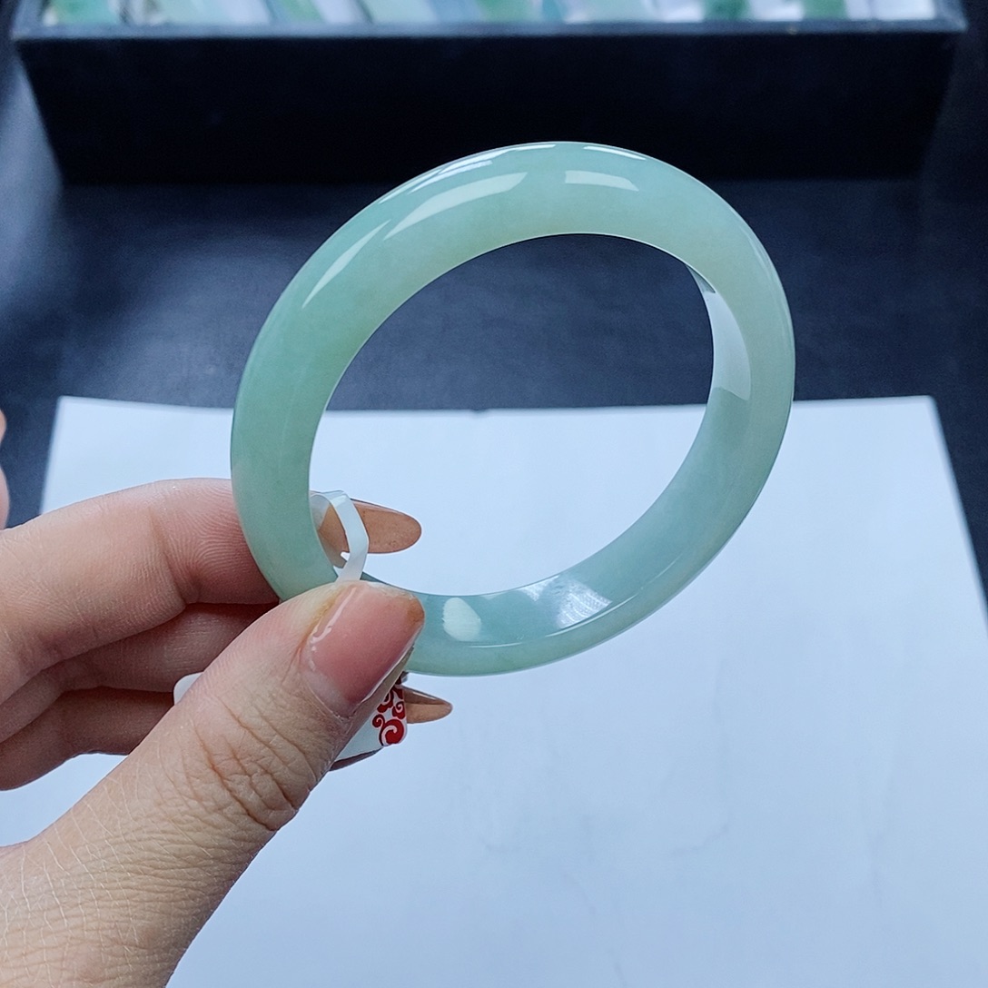 翡翠手镯未镶嵌54,5圈口